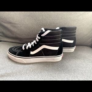 Vans black white high top. Men’s size 5